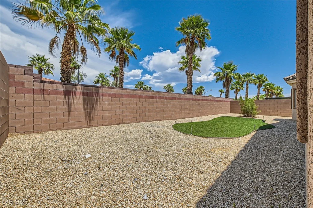 9252 Oxbow Lake, Las Vegas, NV 89149