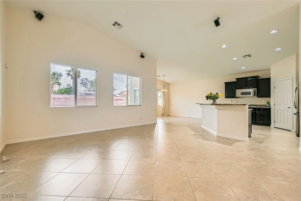 9252 Oxbow Lake, Las Vegas, NV 89149