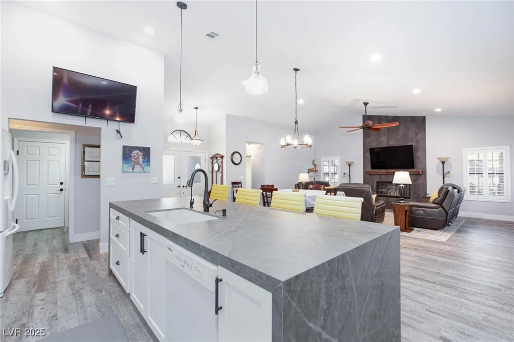 5601 Cavalier, Las Vegas, NV 89130
