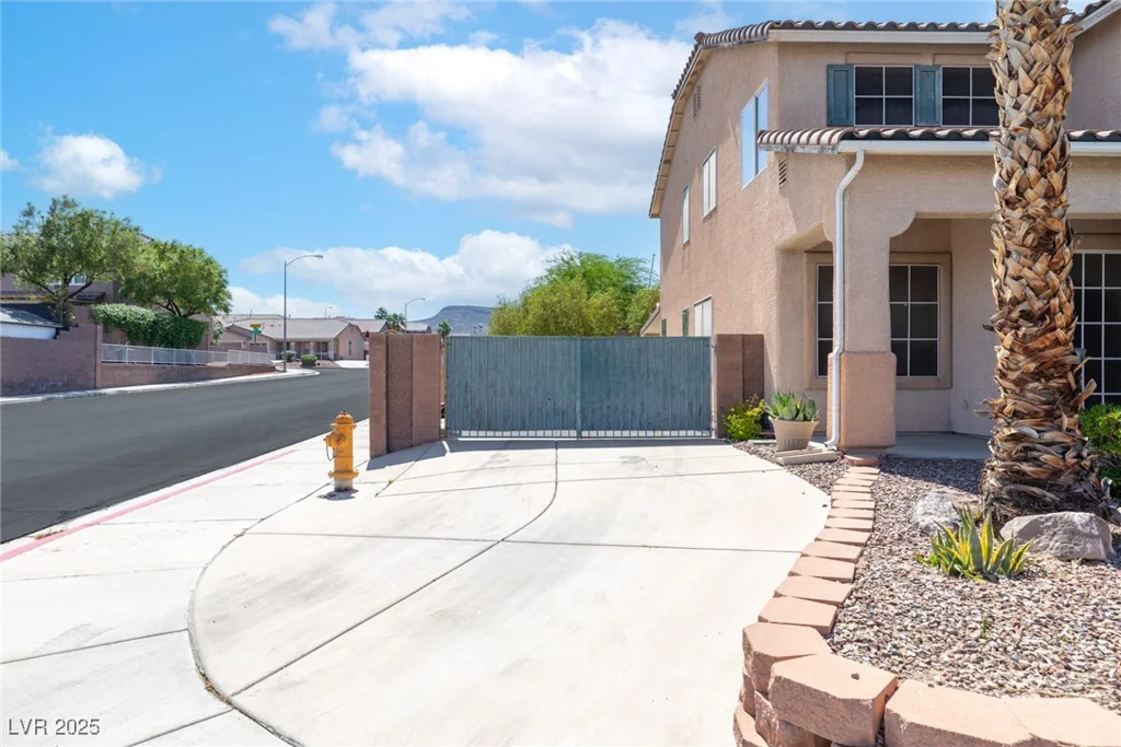 1063 Silver Star, Henderson, NV 89002