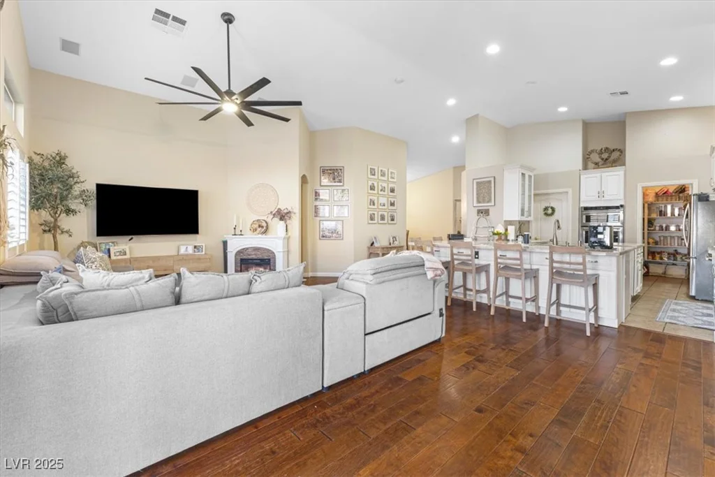 10638 La Spezia, Las Vegas, NV 89141