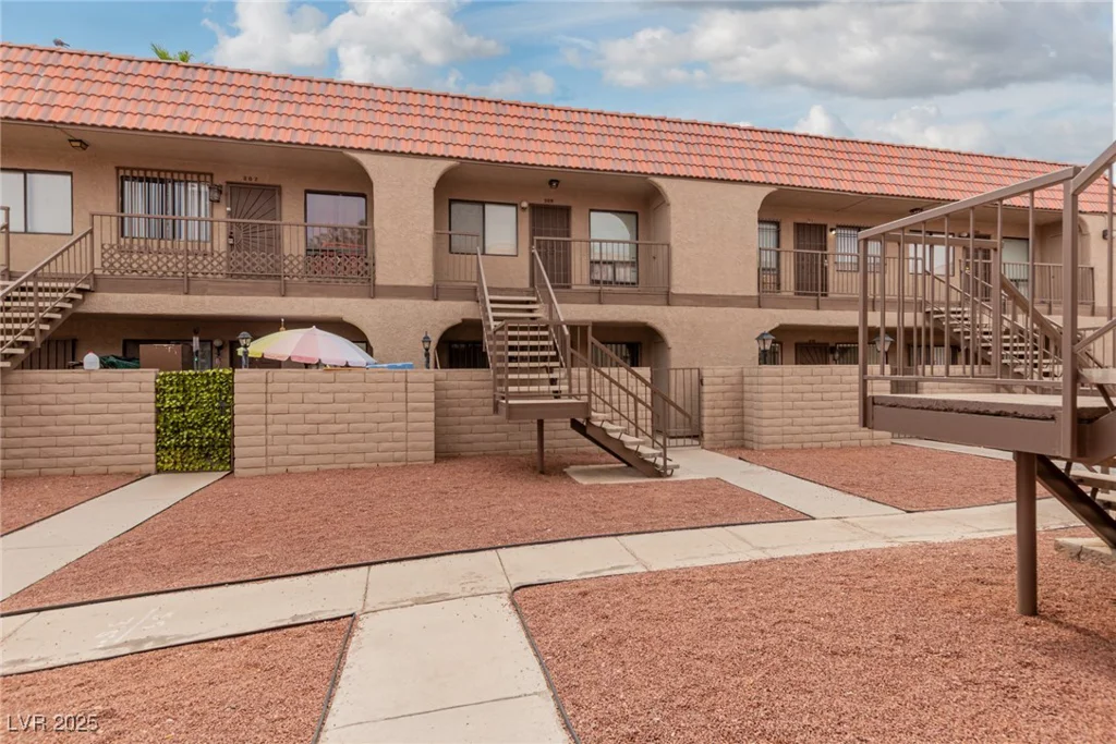 4300 Lamont, Las Vegas, NV 89115
