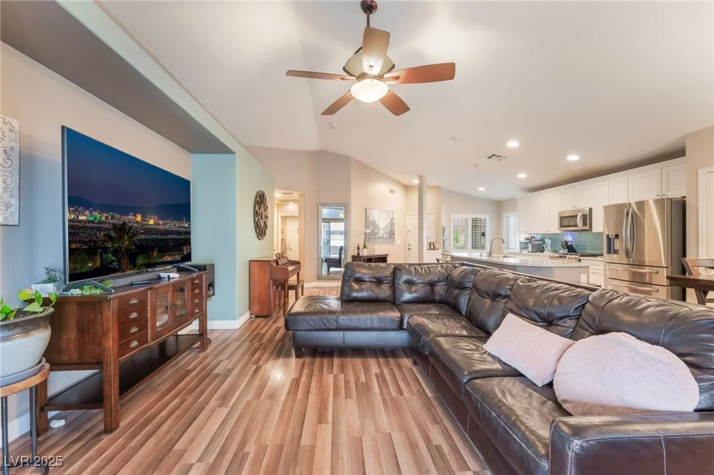 5733 Dazzling Sparks, North Las Vegas, NV 89031