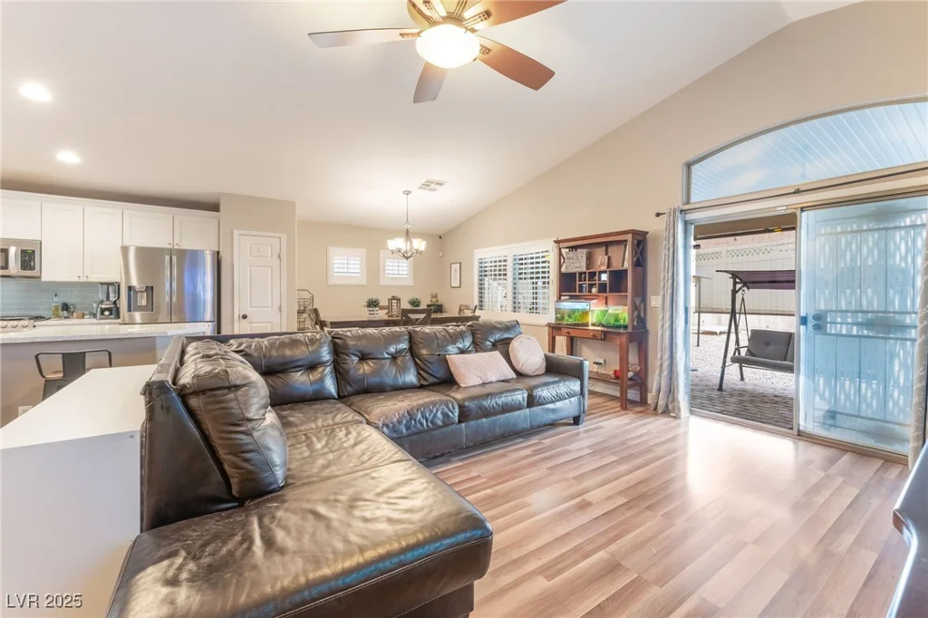 5733 Dazzling Sparks, North Las Vegas, NV 89031