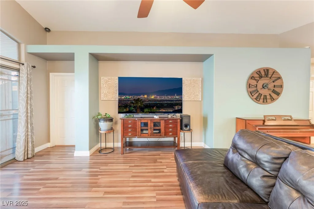 5733 Dazzling Sparks, North Las Vegas, NV 89031