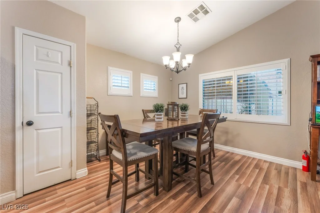 5733 Dazzling Sparks, North Las Vegas, NV 89031