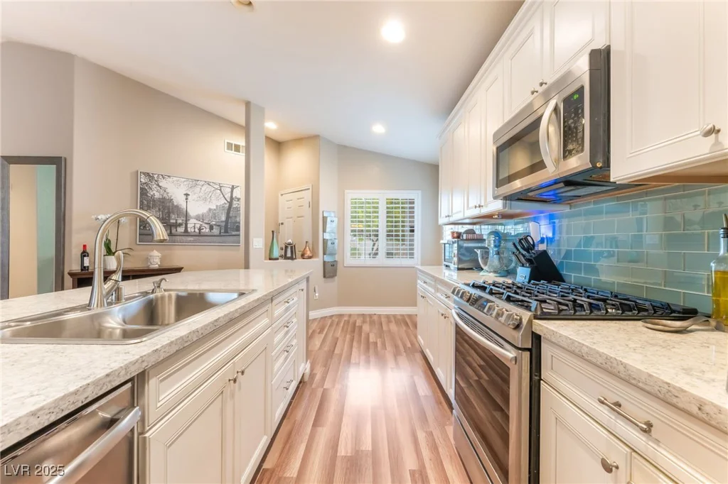 5733 Dazzling Sparks, North Las Vegas, NV 89031