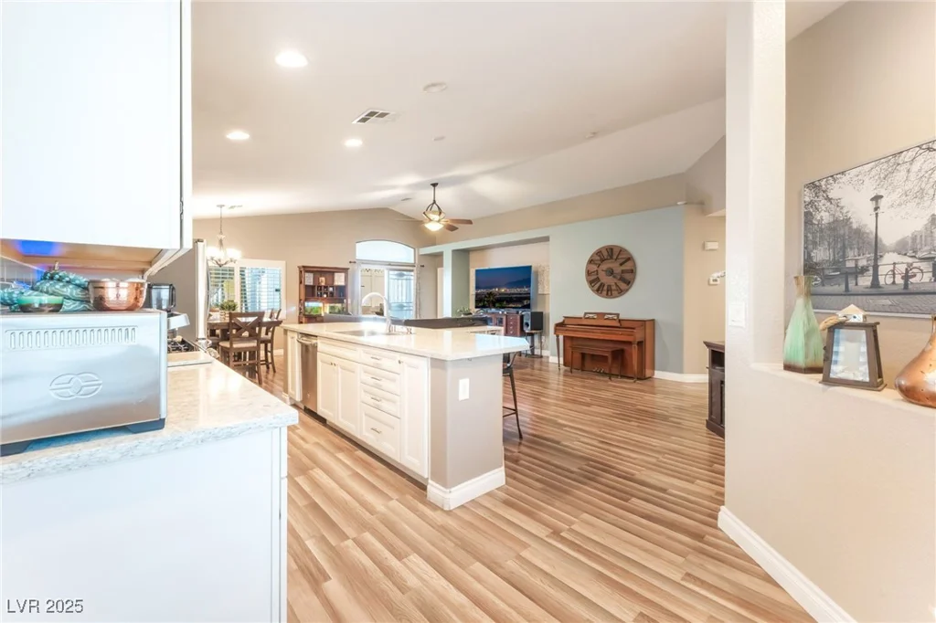 5733 Dazzling Sparks, North Las Vegas, NV 89031