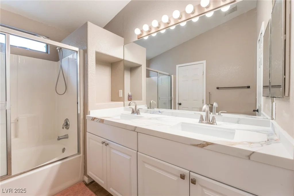 5733 Dazzling Sparks, North Las Vegas, NV 89031