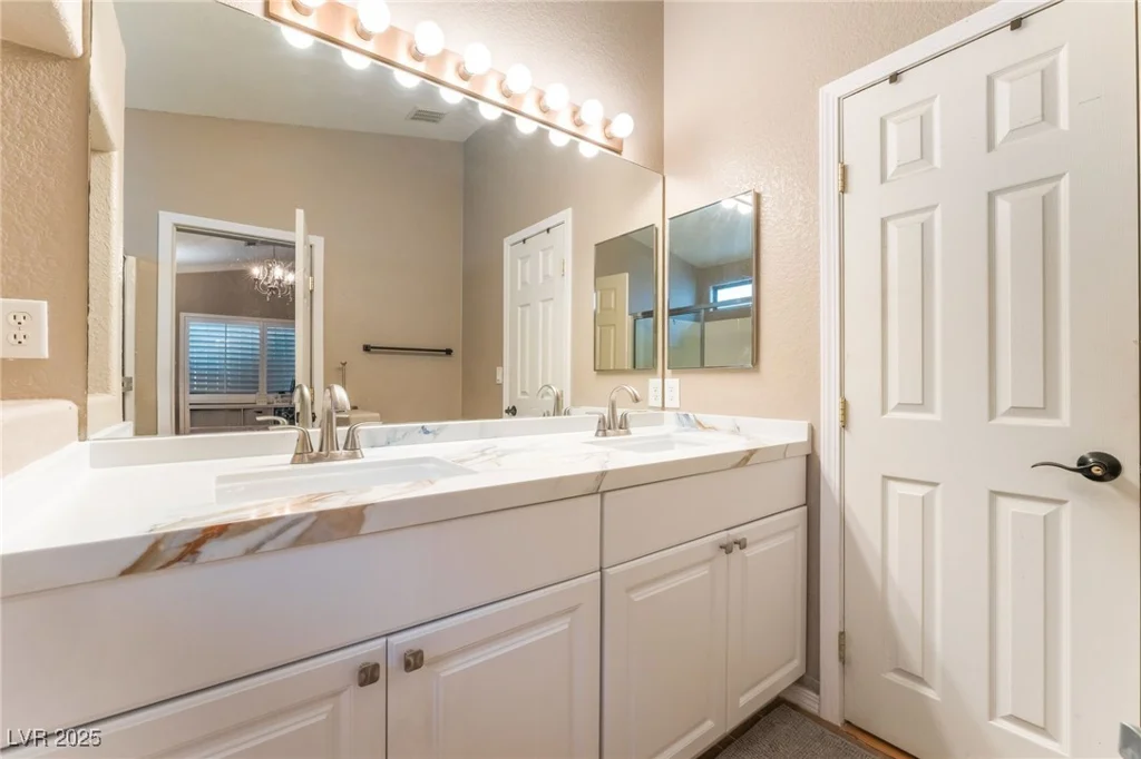 5733 Dazzling Sparks, North Las Vegas, NV 89031