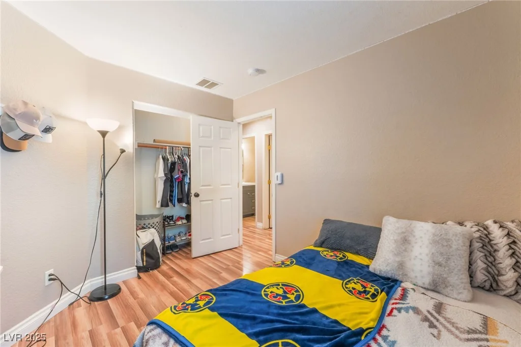 5733 Dazzling Sparks, North Las Vegas, NV 89031
