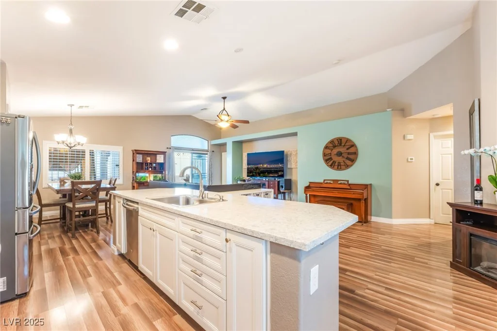 5733 Dazzling Sparks, North Las Vegas, NV 89031