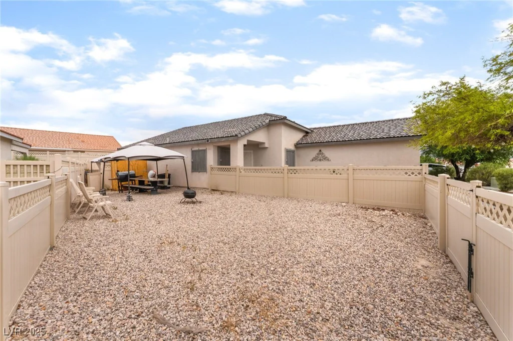 5733 Dazzling Sparks, North Las Vegas, NV 89031