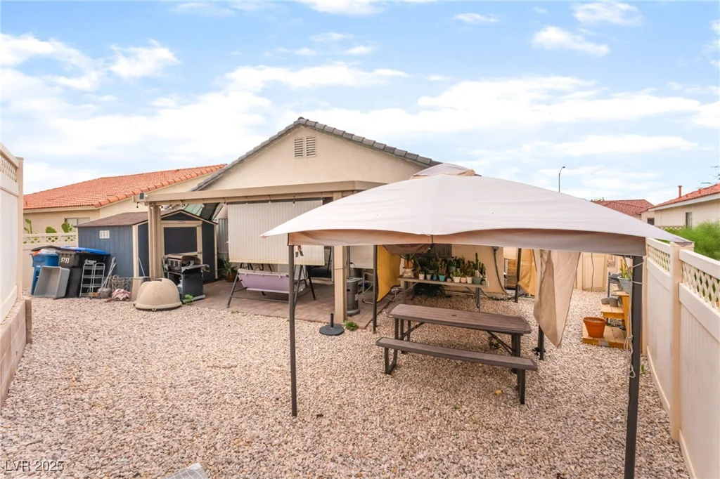 5733 Dazzling Sparks, North Las Vegas, NV 89031
