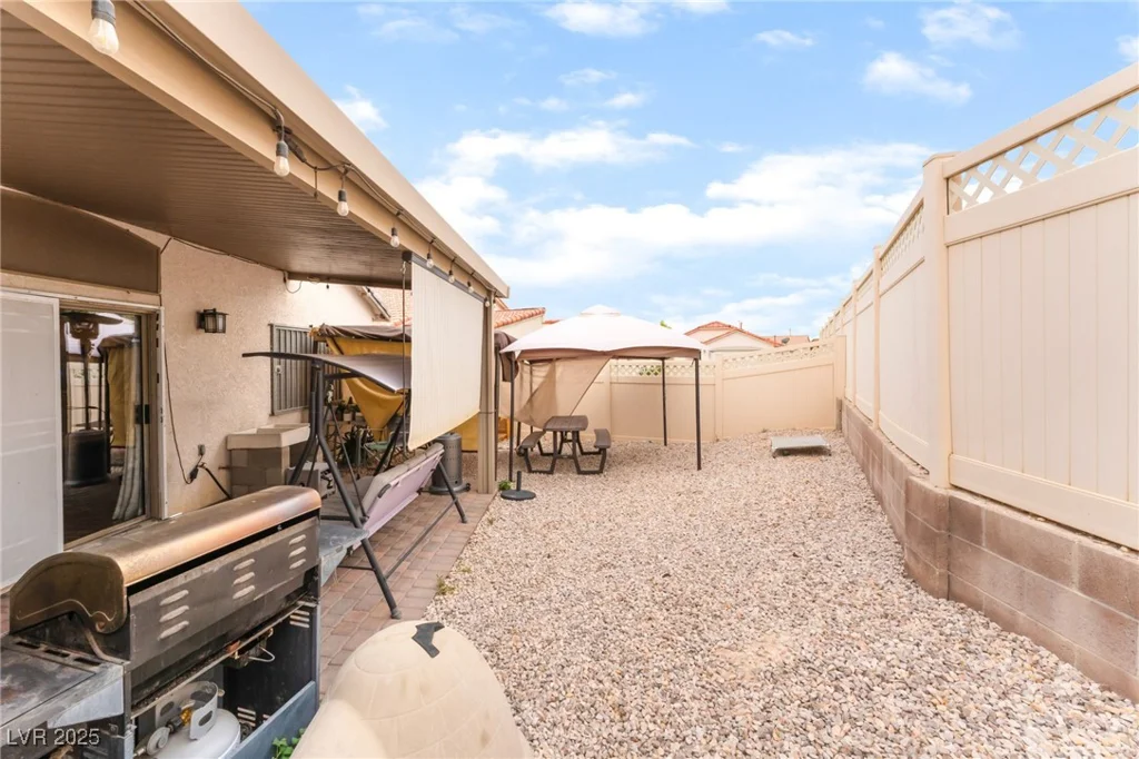 5733 Dazzling Sparks, North Las Vegas, NV 89031
