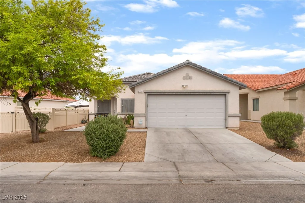 5733 Dazzling Sparks, North Las Vegas, NV 89031