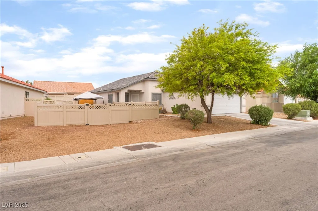 5733 Dazzling Sparks, North Las Vegas, NV 89031