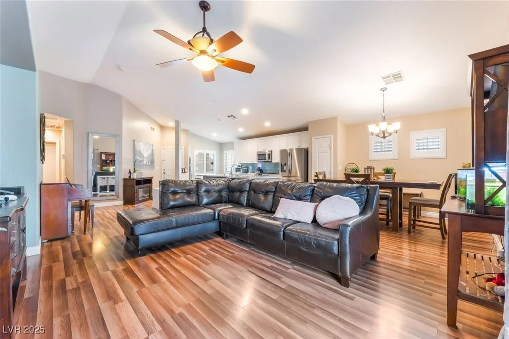 5733 Dazzling Sparks, North Las Vegas, NV 89031