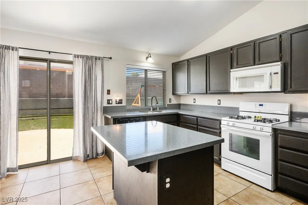 218 Red Coral, Henderson, NV 89002
