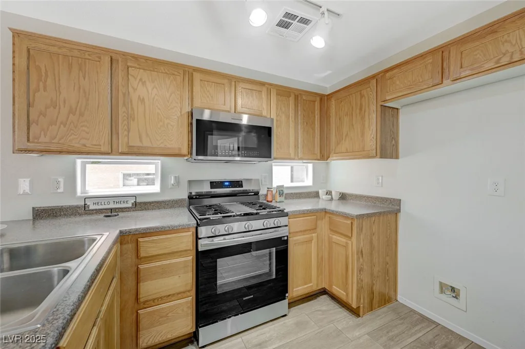 6048 Aripeka, Henderson, NV 89011
