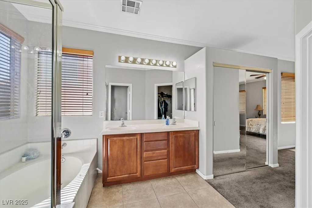 10601 Lessona, Las Vegas, NV 89141