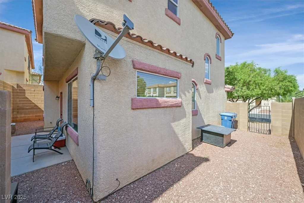 10601 Lessona, Las Vegas, NV 89141