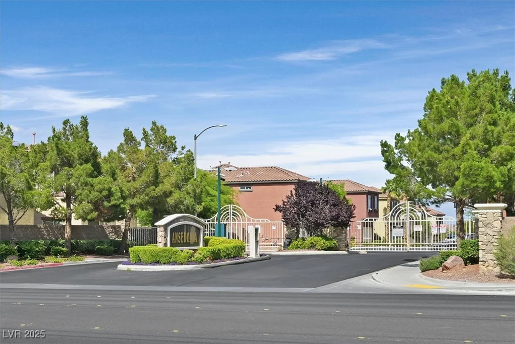 10601 Lessona, Las Vegas, NV 89141