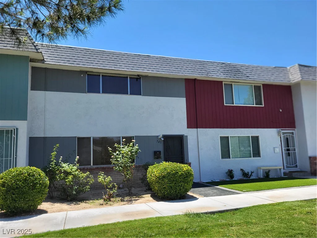 745 Greenbriar Townhouse, Las Vegas, NV 89121