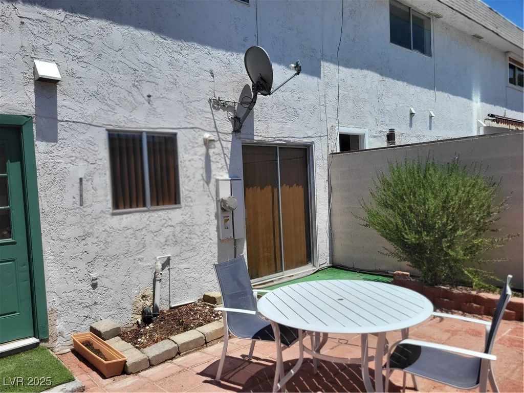 745 Greenbriar Townhouse, Las Vegas, NV 89121