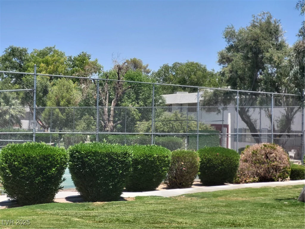 745 Greenbriar Townhouse, Las Vegas, NV 89121