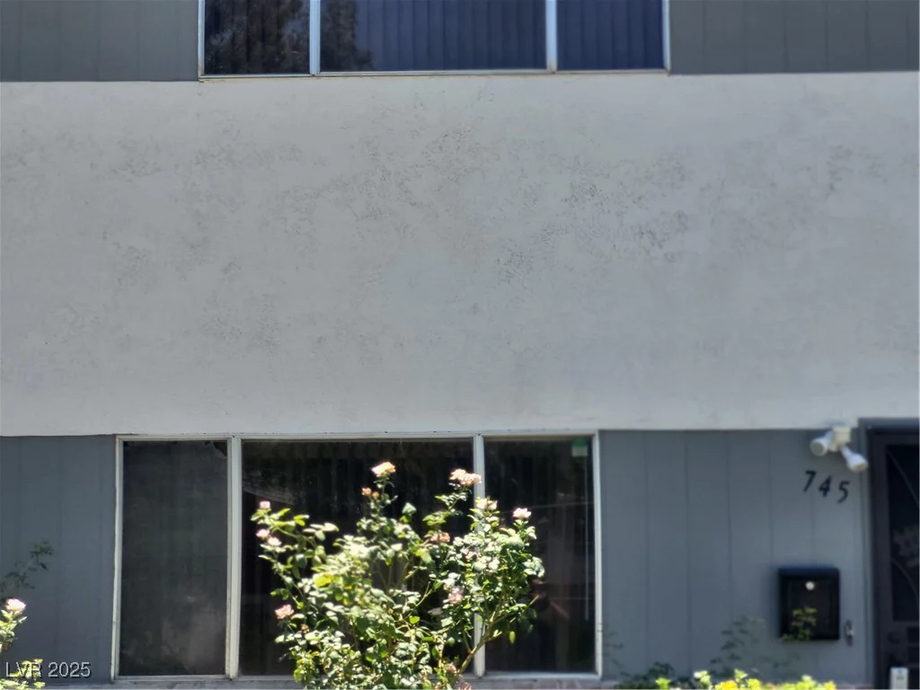 745 Greenbriar Townhouse, Las Vegas, NV 89121