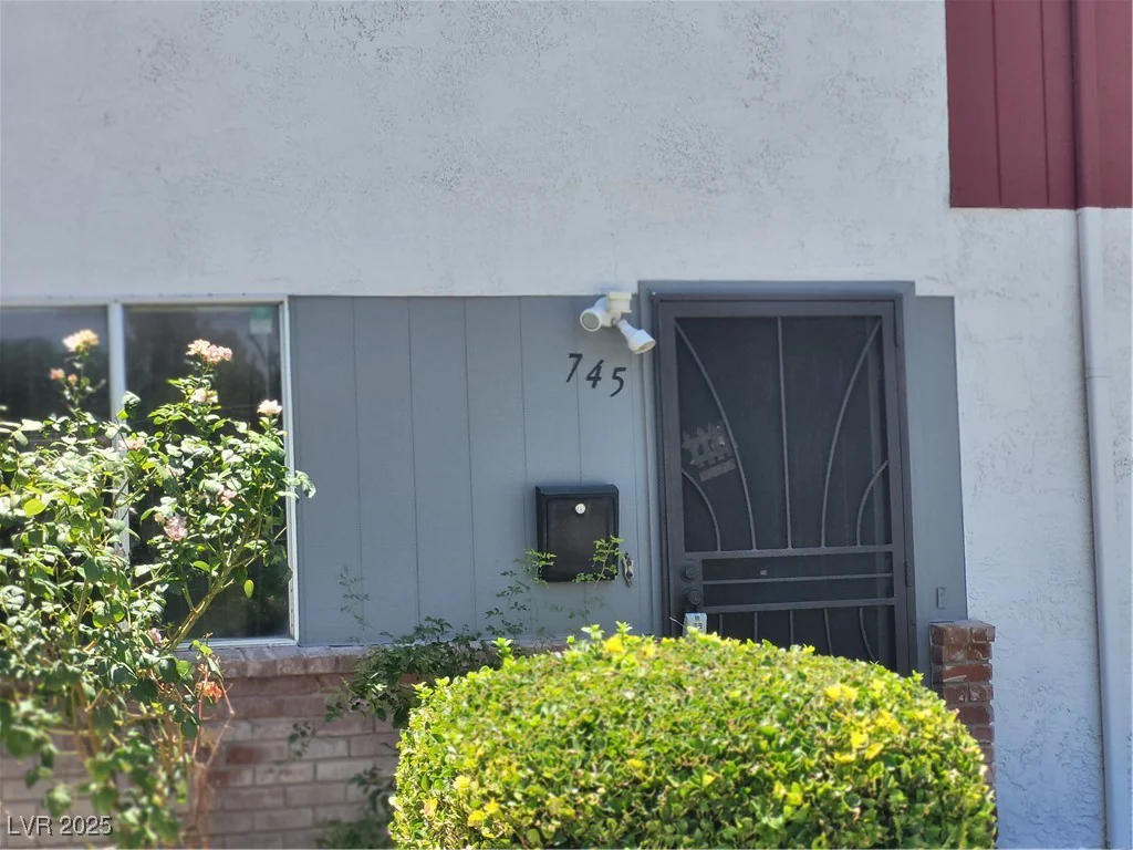 745 Greenbriar Townhouse, Las Vegas, NV 89121