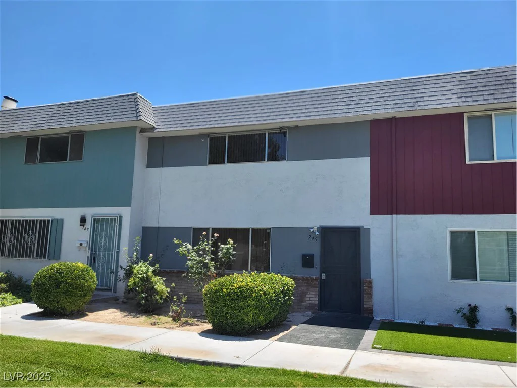 745 Greenbriar Townhouse, Las Vegas, NV 89121