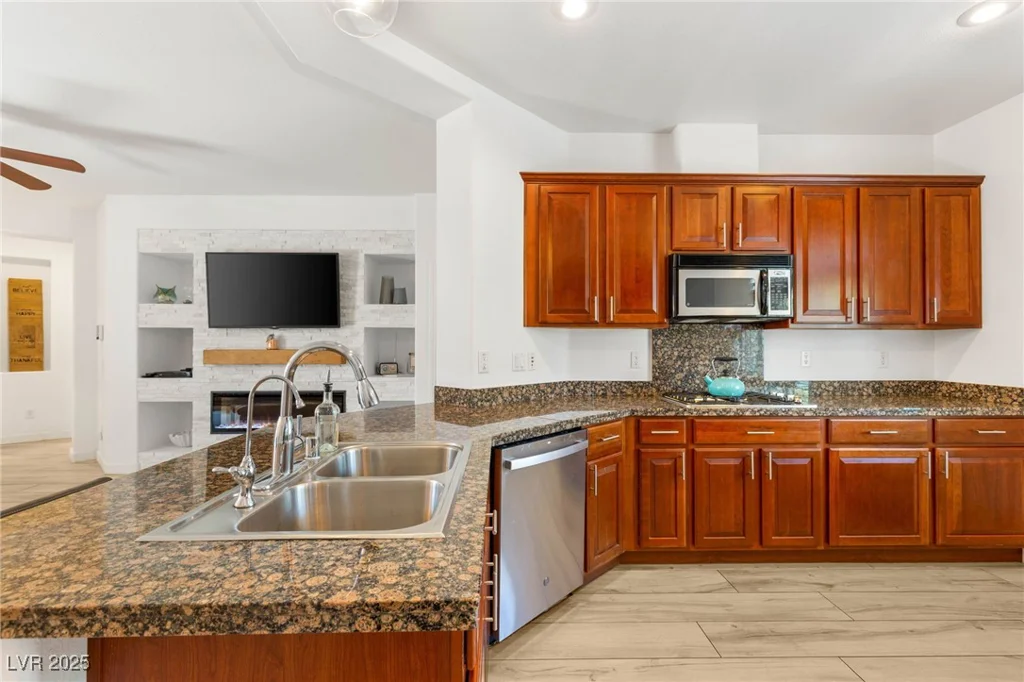 10463 Pioneer Park, Las Vegas, NV 89135