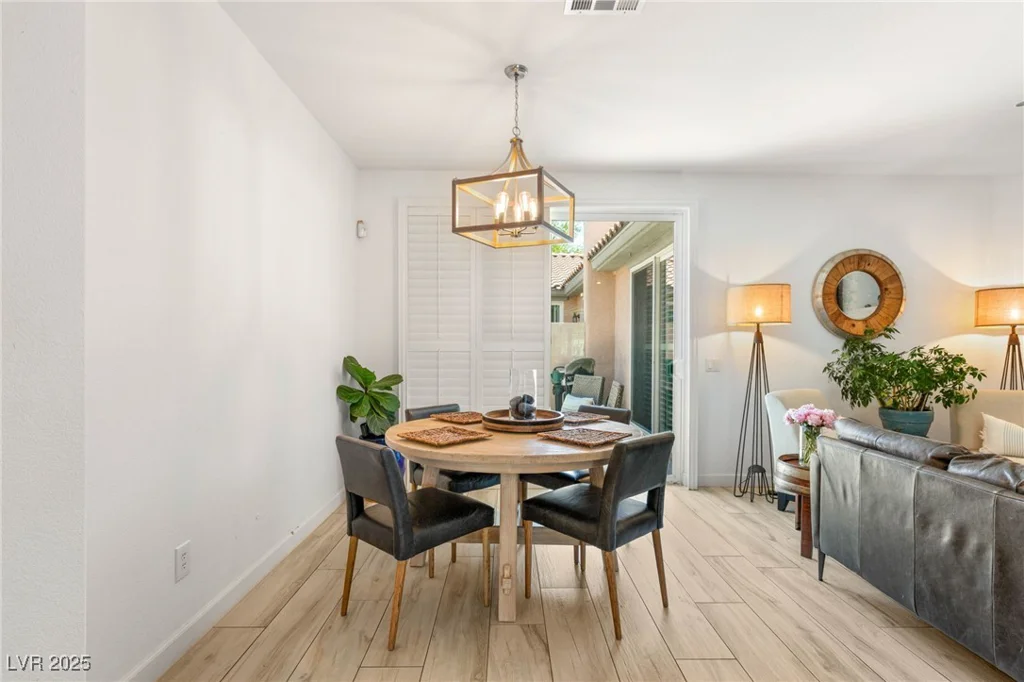 10463 Pioneer Park, Las Vegas, NV 89135