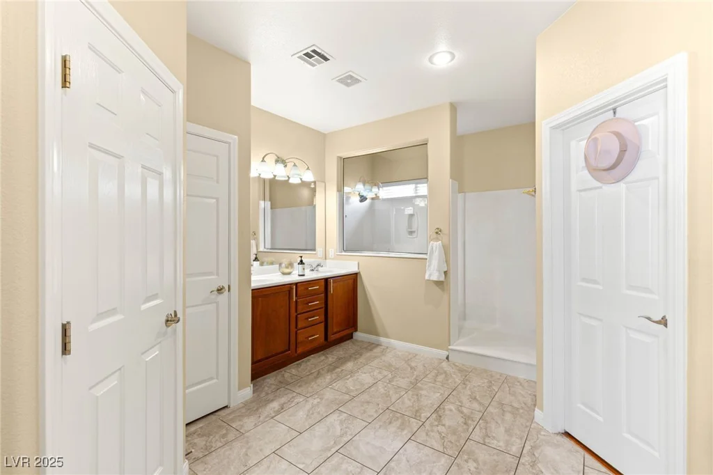 10463 Pioneer Park, Las Vegas, NV 89135