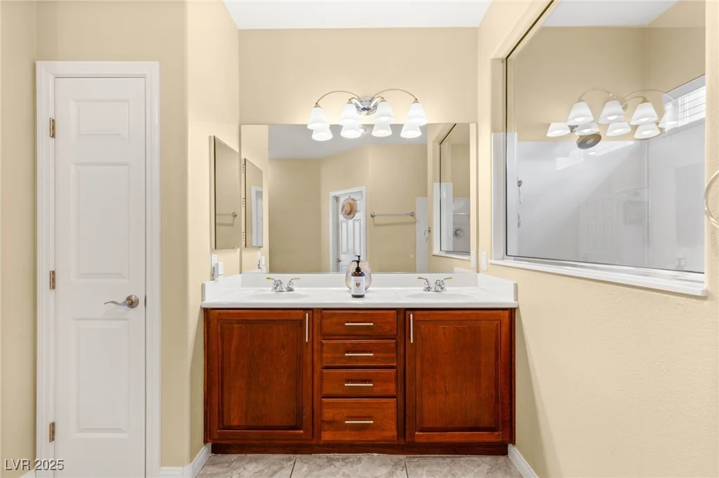 10463 Pioneer Park, Las Vegas, NV 89135