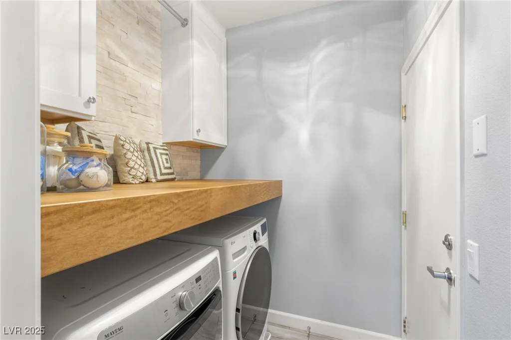 10463 Pioneer Park, Las Vegas, NV 89135