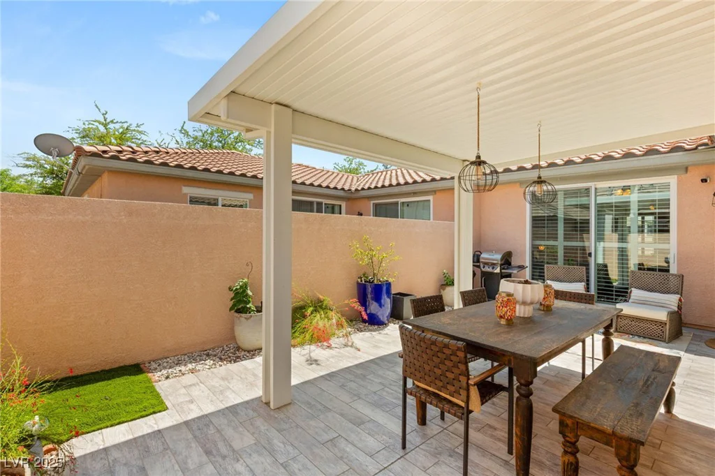 10463 Pioneer Park, Las Vegas, NV 89135