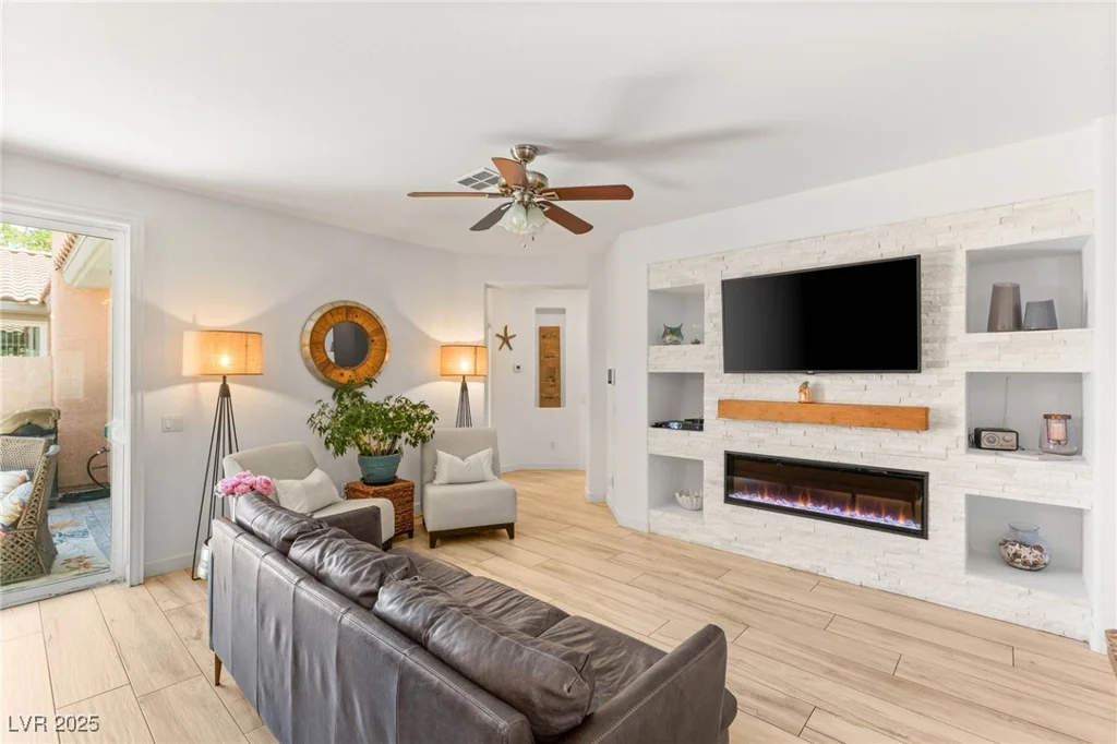 10463 Pioneer Park, Las Vegas, NV 89135