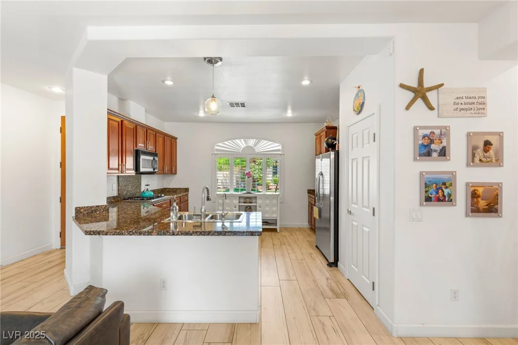 10463 Pioneer Park, Las Vegas, NV 89135