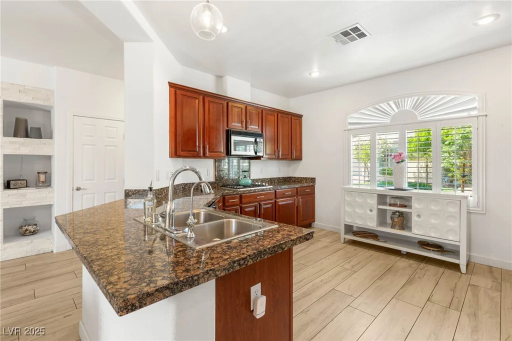 10463 Pioneer Park, Las Vegas, NV 89135