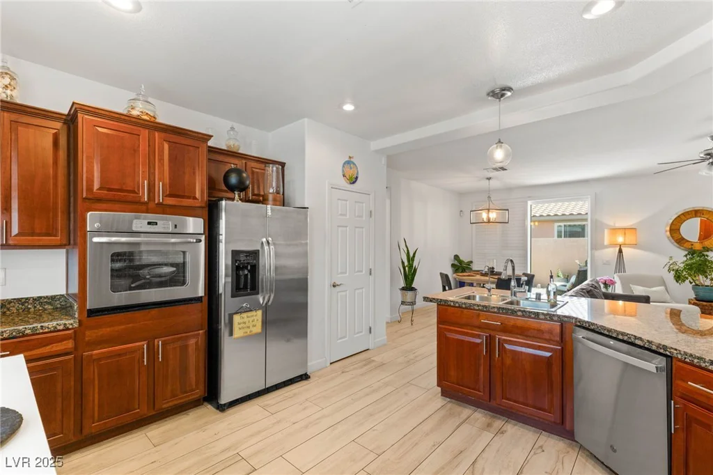 10463 Pioneer Park, Las Vegas, NV 89135