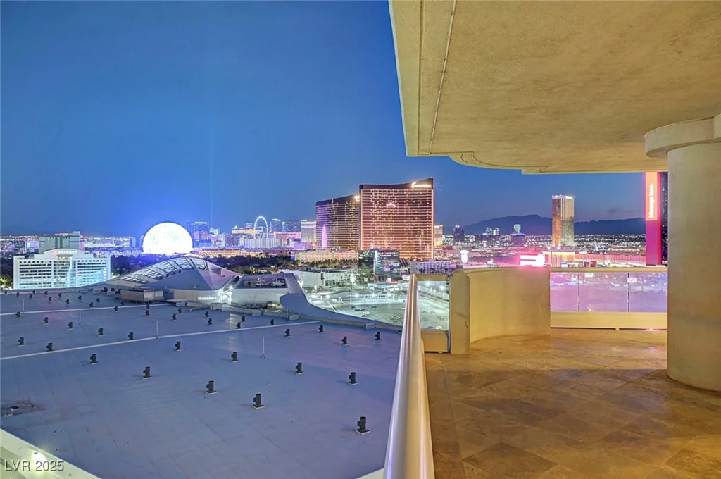 2877 Paradise, Las Vegas, NV 89109