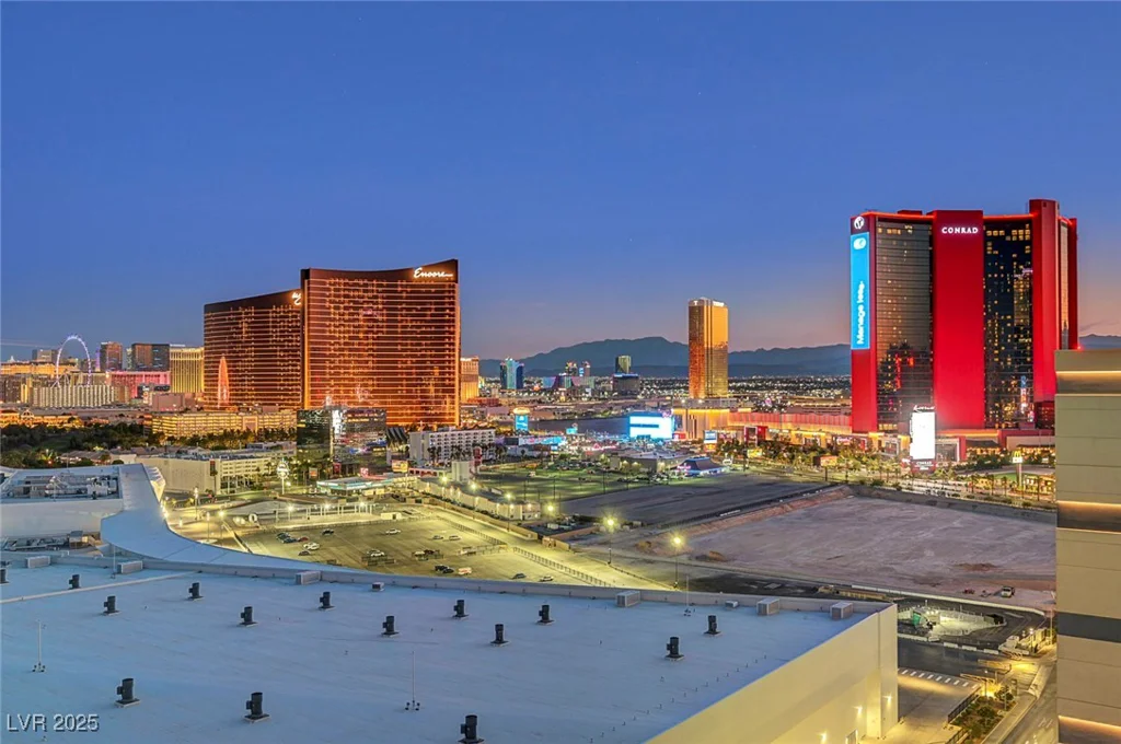 2877 Paradise, Las Vegas, NV 89109