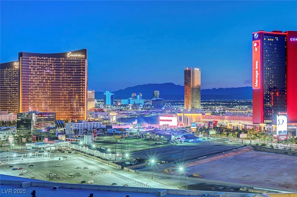 2877 Paradise, Las Vegas, NV 89109