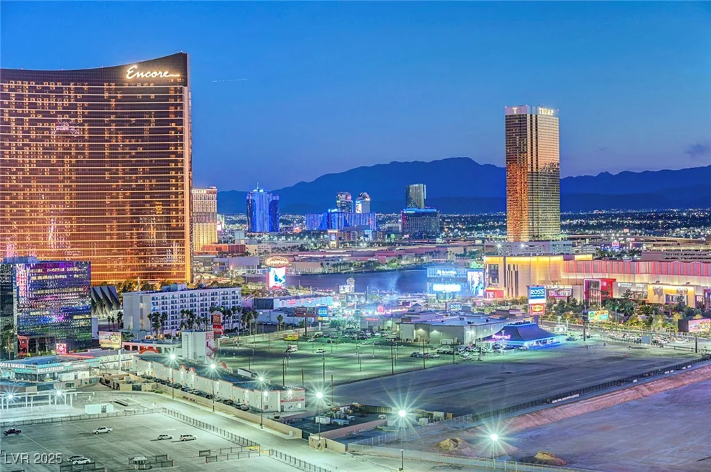 2877 Paradise, Las Vegas, NV 89109