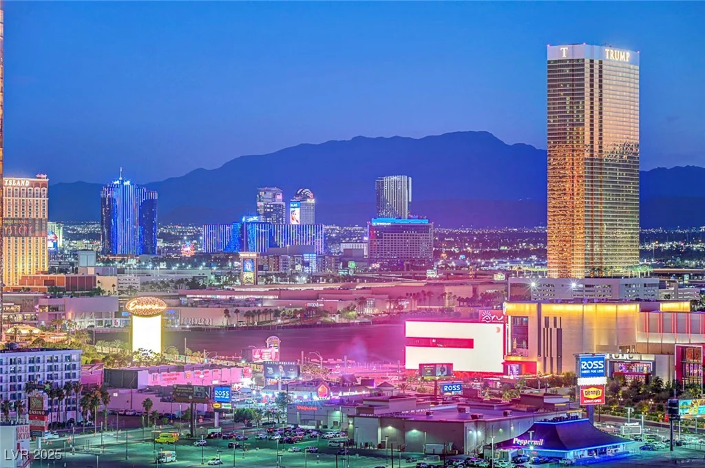 2877 Paradise, Las Vegas, NV 89109