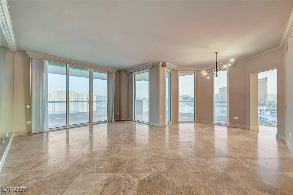 2877 Paradise, Las Vegas, NV 89109