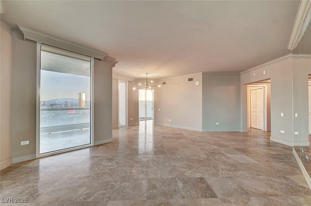 2877 Paradise, Las Vegas, NV 89109